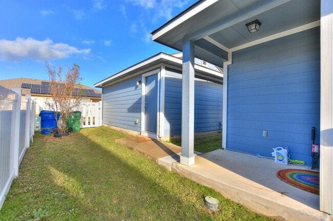 Building Photo - 404 Craters of the Moon Blvd