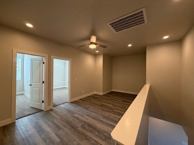 Building Photo - BRAND NEW TOWNHOME FOR RENT!