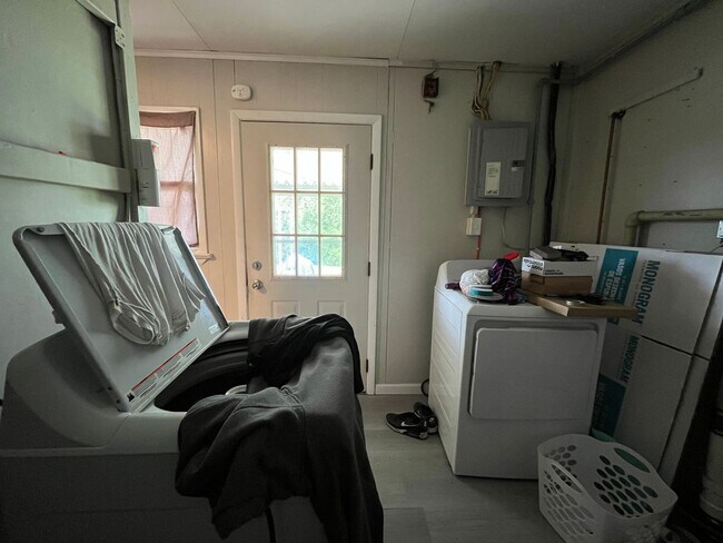 Building Photo - A newly remodeled 2-bedroom, 1-bathroom ranch home with central air and gas heat in a fantastic l...
