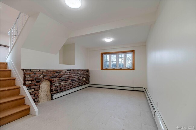 Building Photo - 15 Albany St