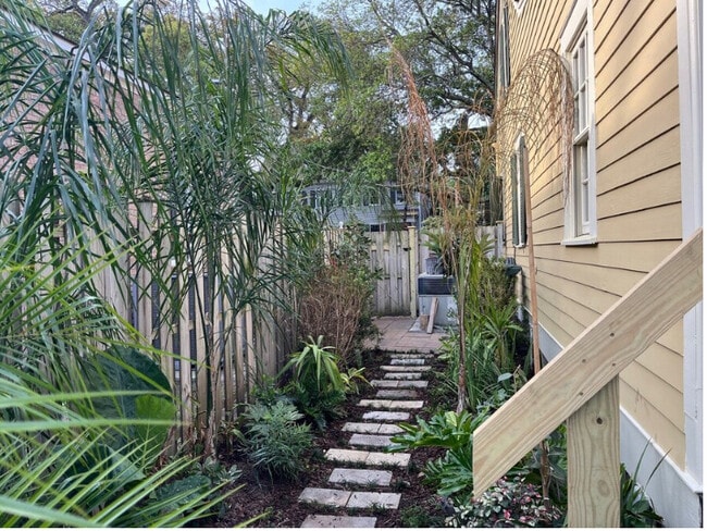 Building Photo - 504 E Jones St