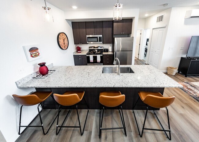 Building Photo - 2 Bedroom 2 Bath Luxury Apartment near Garden of the Gods and Ute Valley