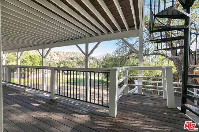 Building Photo - 23937 Jensen Dr