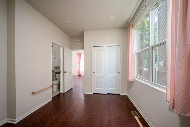 Building Photo - 2825 Dillon Dr