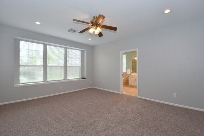 Building Photo - 20415 Lonestar Oak St