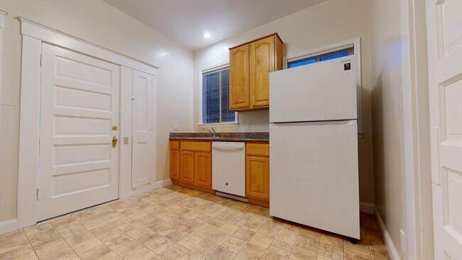 Building Photo - 464 8th Ave