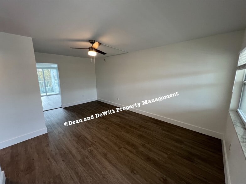 Building Photo - 2 Bed/1 Bath - Unit 6
