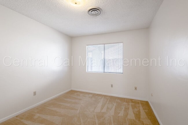 Building Photo - 3 Bedroom/2 Bath with a Pool - $2395 Per Month!