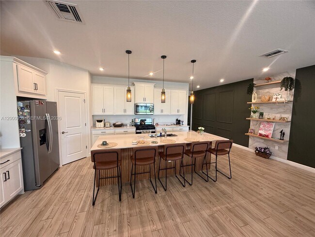 Building Photo - 10503 SW Orana Dr