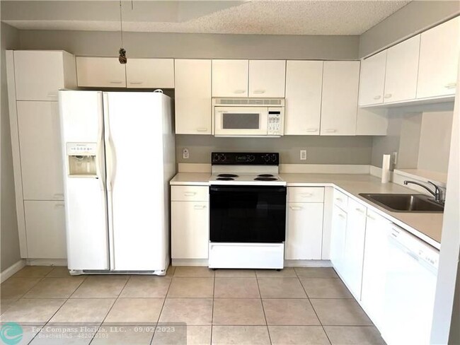 Building Photo - 9866 NW 57th Manor