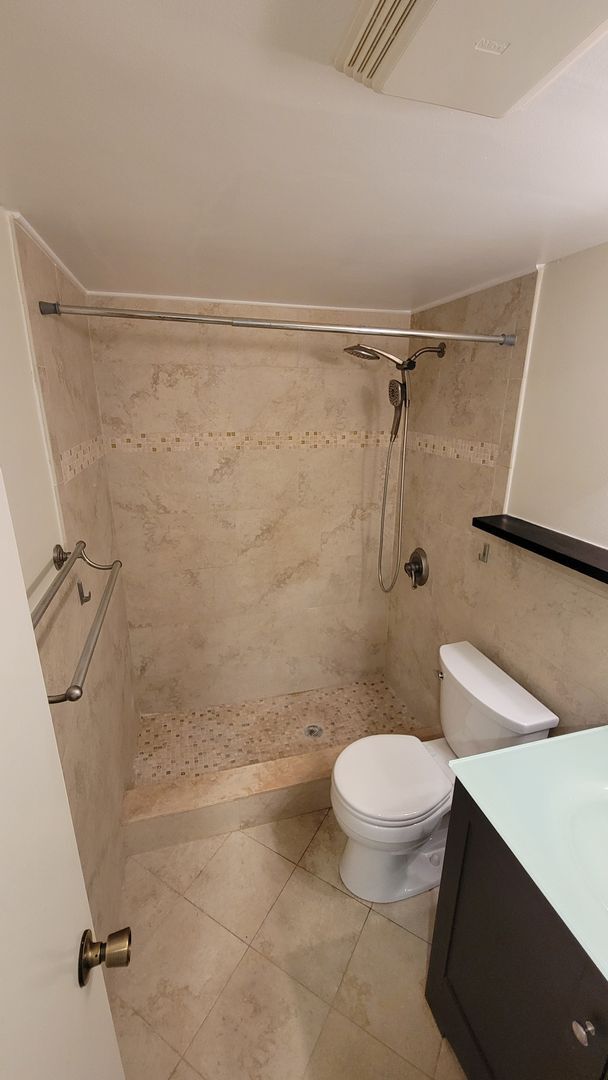 Building Photo - Charming 1BR Condo in Prime Westshore Location – Move-In Ready!