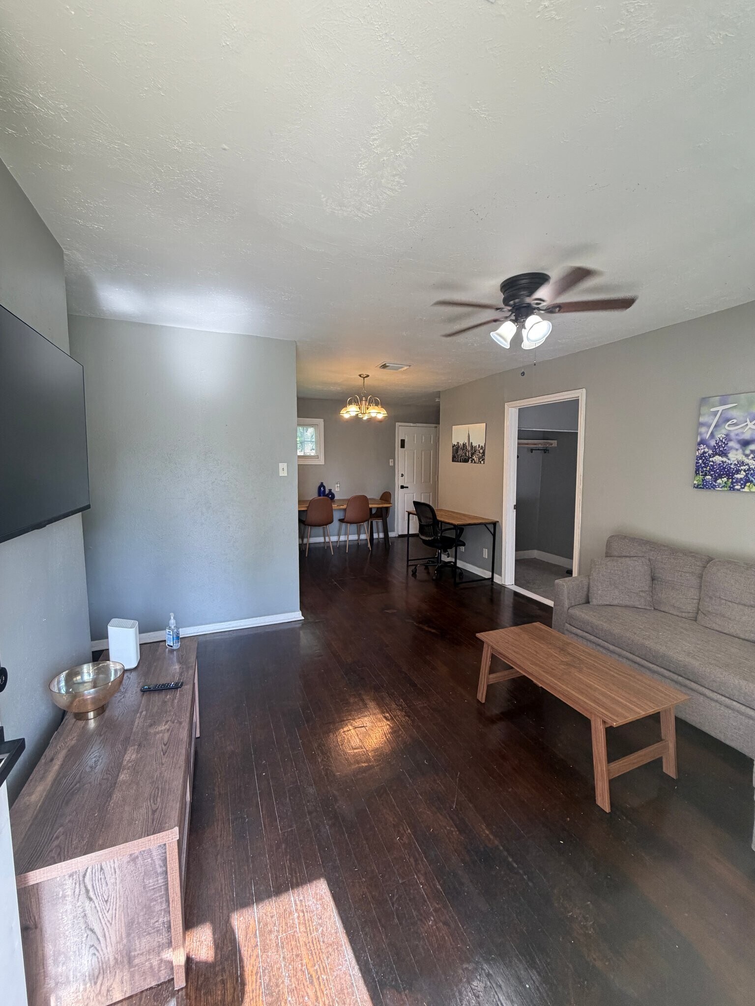 Building Photo - 9506 Sierra Dr
