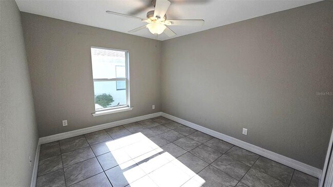 Building Photo - 210 Lime Tree Park
