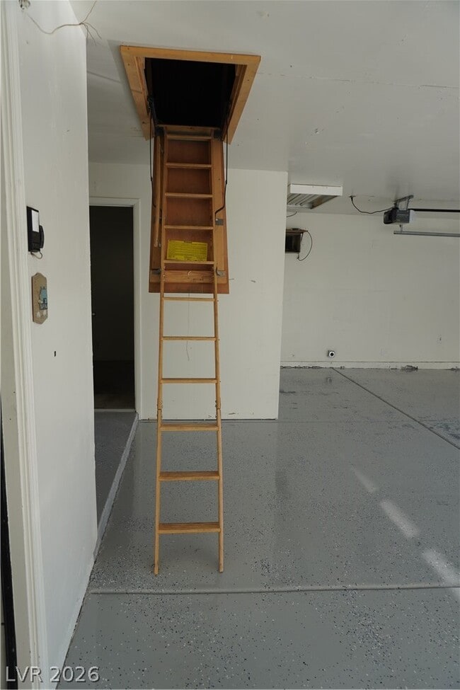 Building Photo - 8328 Del Rey Ave