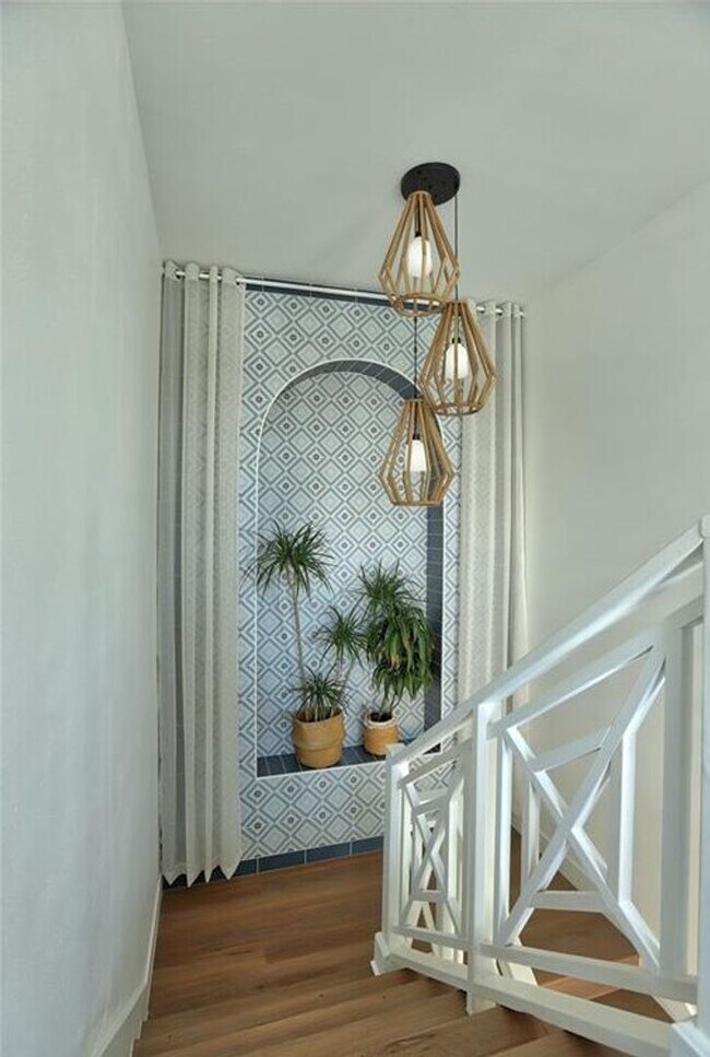 Building Photo - Sanit(4537)