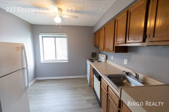 Building Photo - 2 Bedroom Apartment in Pittsburgh! Great L...