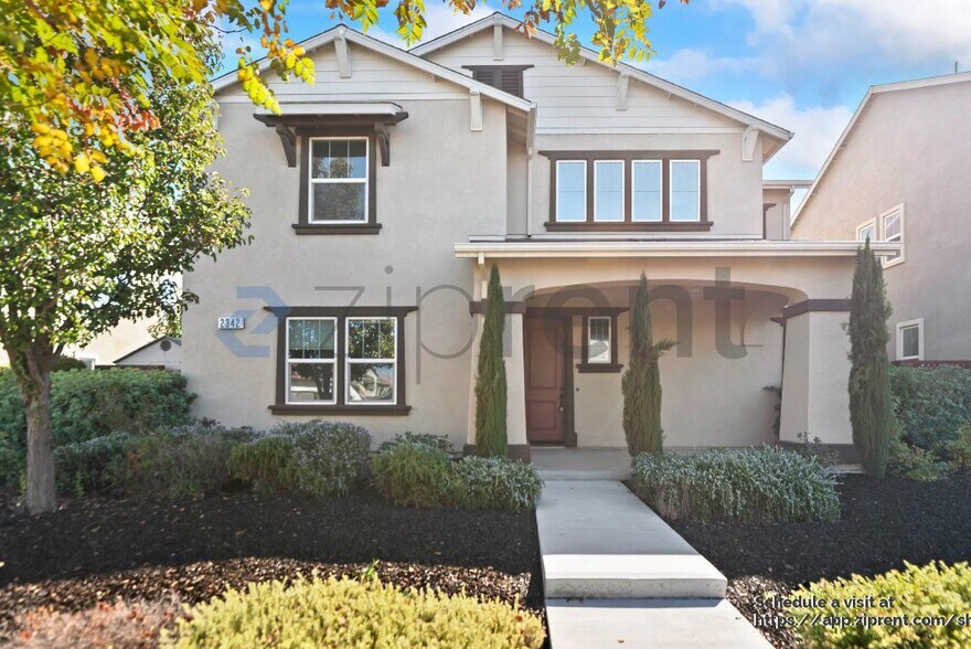 Primary Photo - 2342 Augusta Ave