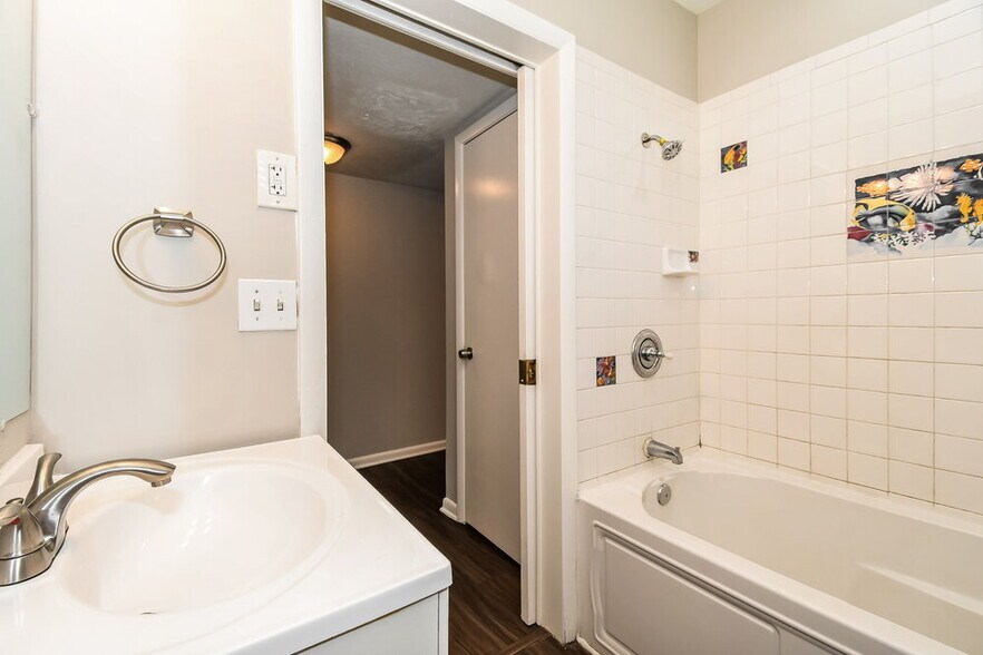 Building Photo - 1120 Skye Dr W