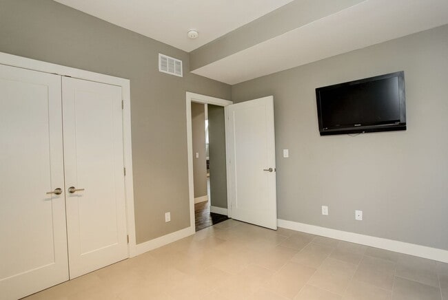 Building Photo - 4 Bedroom 3 Bath With Tons of Character Ne...