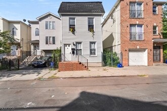 Building Photo - 45 Blum St