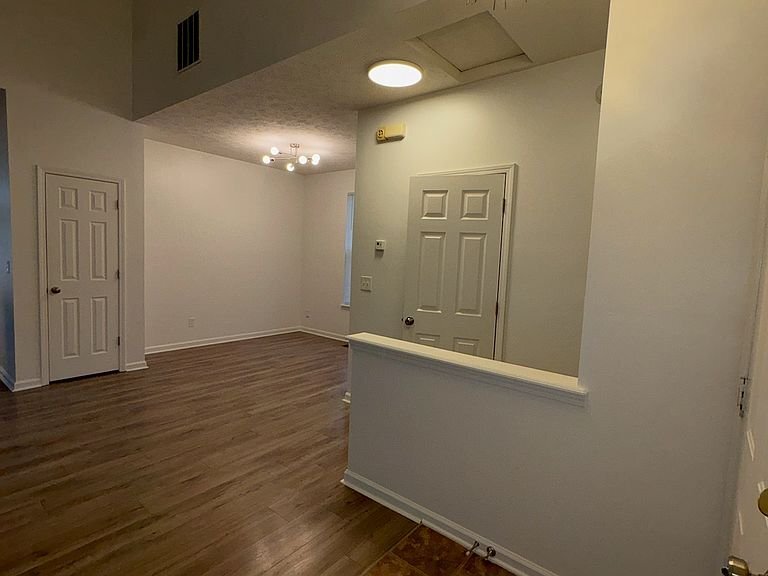 Building Photo - 2424 N New Jersey St