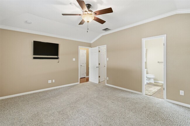 Building Photo - 2018 Leisure Ln