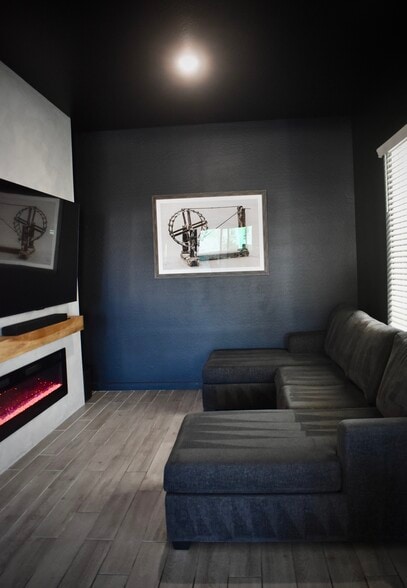 Building Photo - 4864 E Village Dr