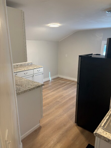 Building Photo - 1328 N Main St