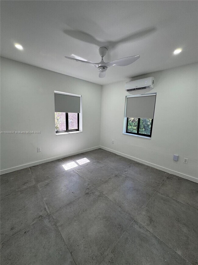 Building Photo - 5541 NW Miami Ct