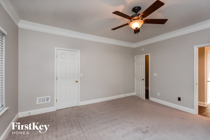 Building Photo - 4611 River Rd