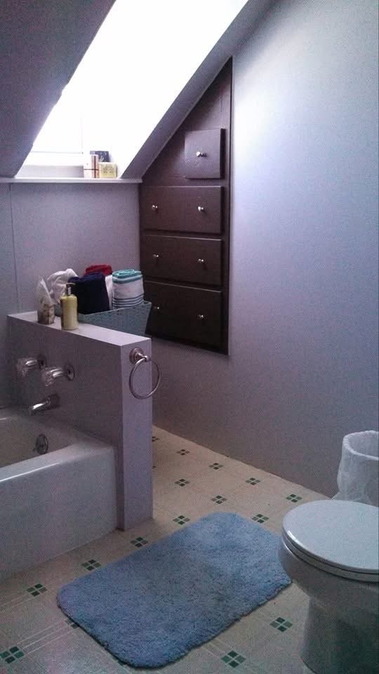 Building Photo - Spacious, Family Friendly, In-Town Home