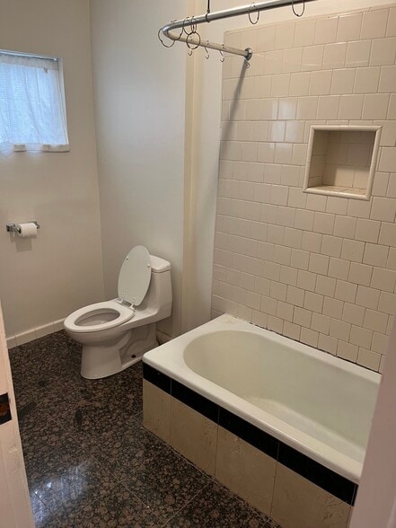 Building Photo - 504 N Heliotrope Dr