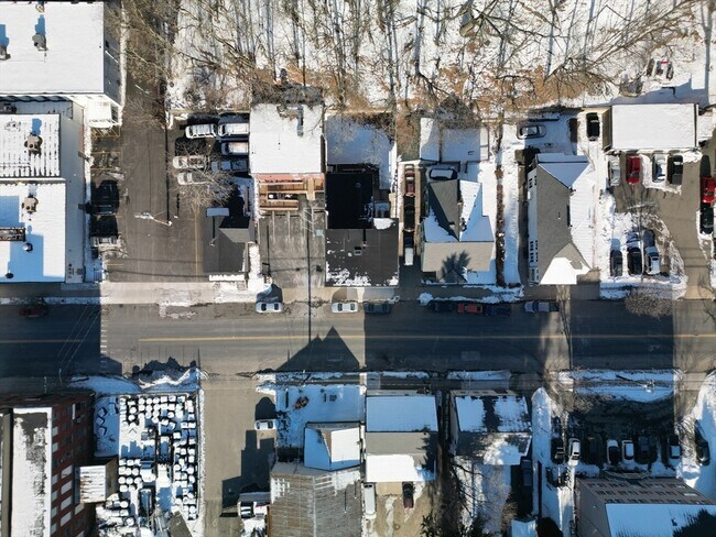 Building Photo - 255 River St