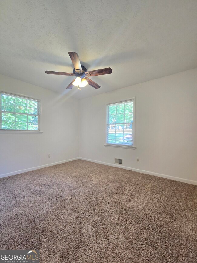 Building Photo - 4215 Terrace Dr
