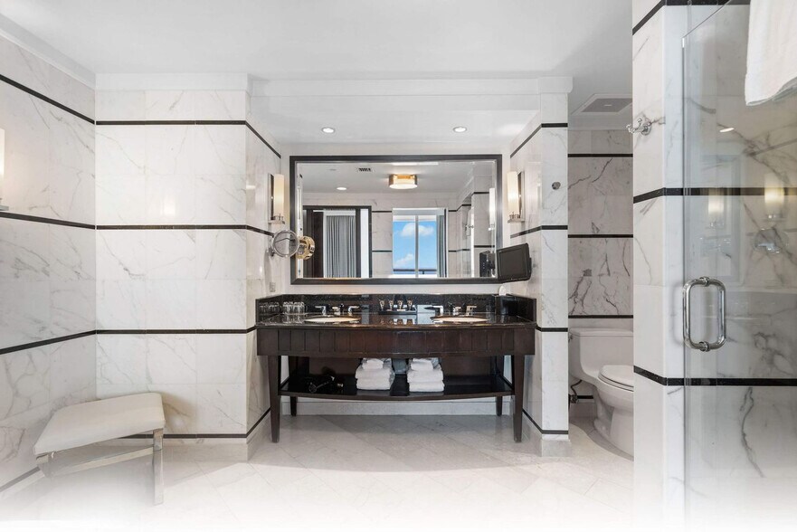 Building Photo - 4391 Collins Ave