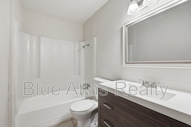 Building Photo - 5055 Virgil St