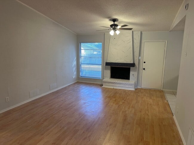 Building Photo - 5922 Lakedale St