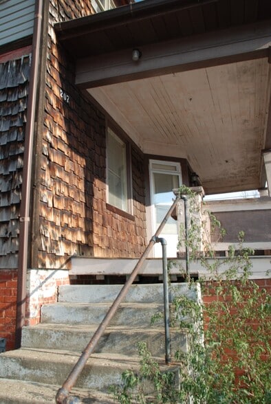 Building Photo - 207 Scammel St