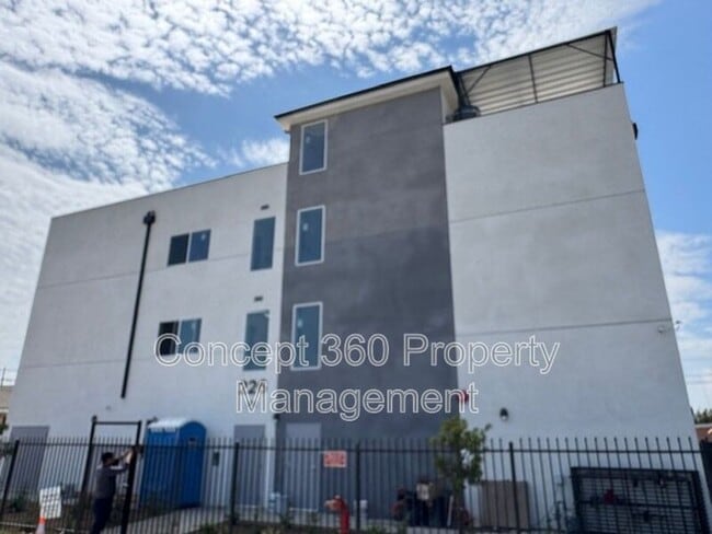 Building Photo - 226 W 87th St