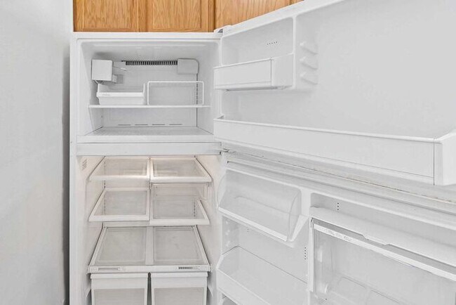 Building Photo - Modern 2-Bedroom, 2-Bath Condo in Grand Junction