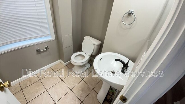 Building Photo - 1408 Western Ave