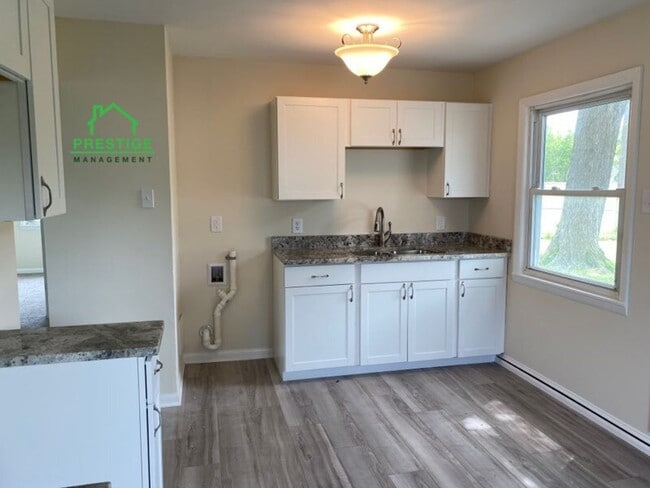 Building Photo - 2 Bedroom Hammond Home With Central Air