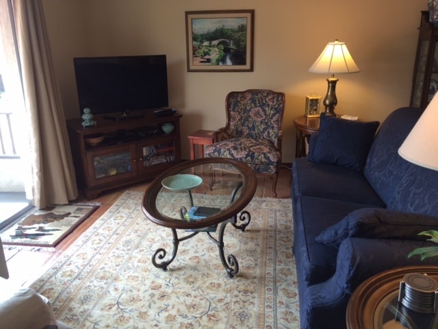 Living room - 2512 Clairemont Dr