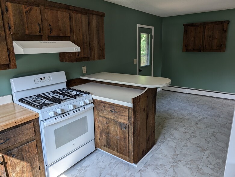 Main floor kitchen - 37 Sangamon Rd
