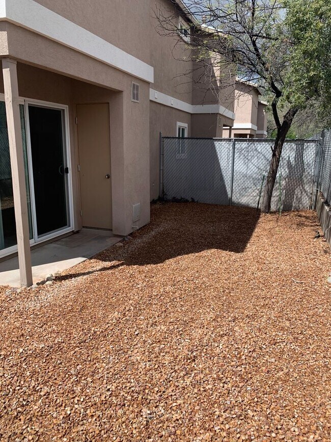 Building Photo - 336 E Limberlost Dr