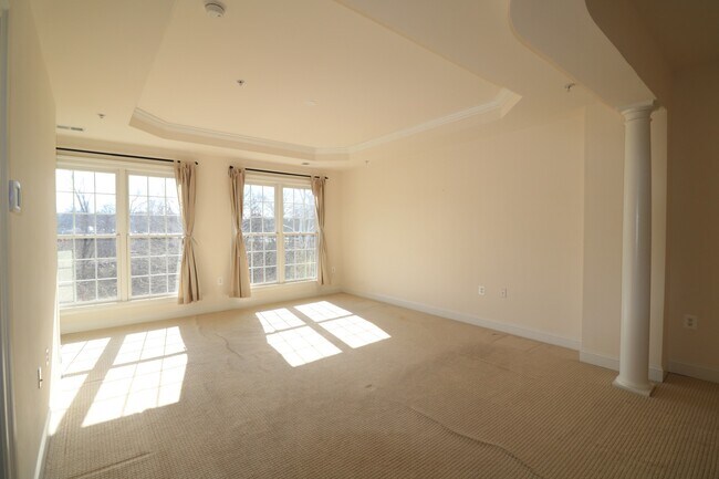 Building Photo - SHORT TERM LEASE AVAILABLE -- Luxury TH in Bethesda - 4 bed + 3.5 ba - Elevator TH in Gated commu...