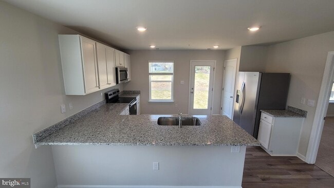 Building Photo - 102 Sycamore Ln