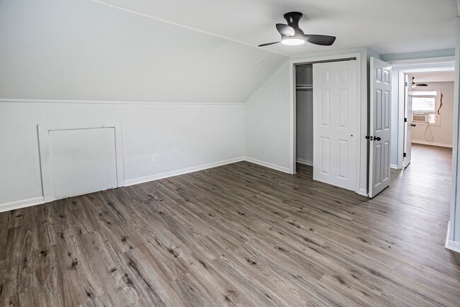 Building Photo - 16 W Linden Ave