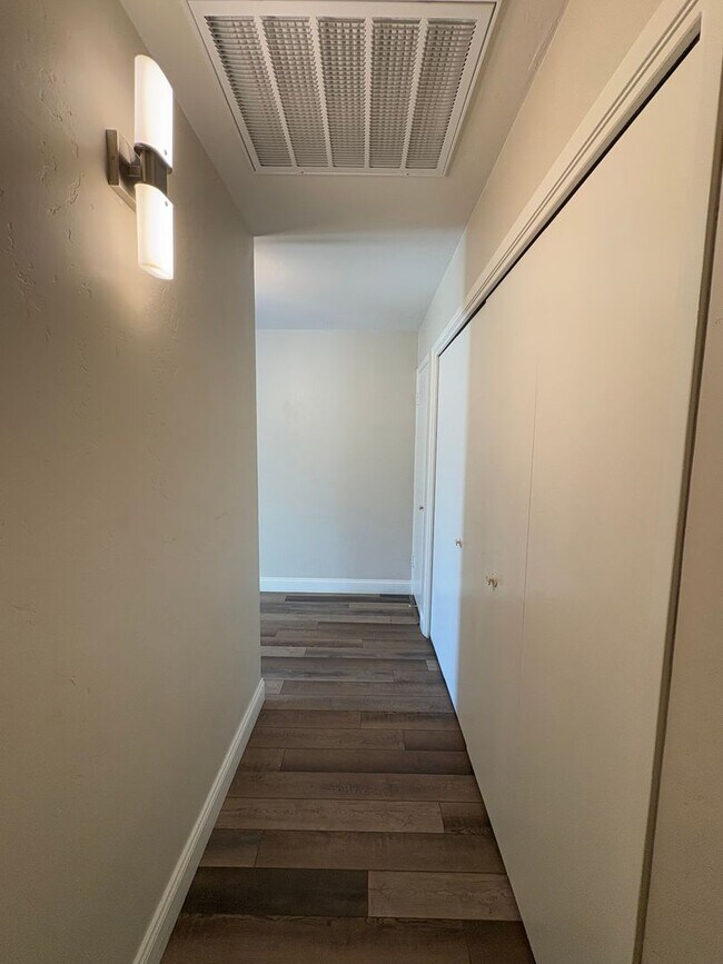 Building Photo - NW Visalia Home Near Country Club coming soon!