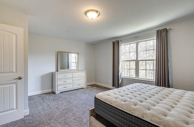 Building Photo - 1003 Irish Way